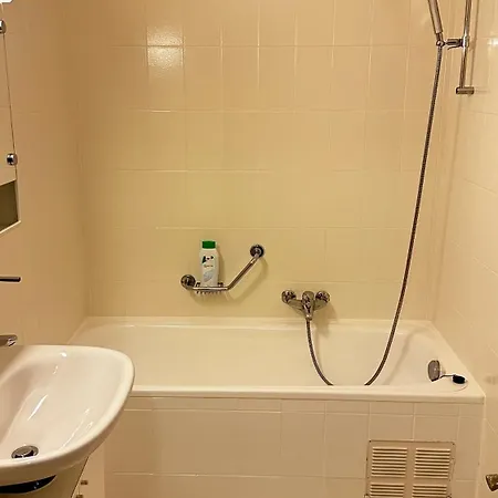 Qdb Hyper Centre Guest house